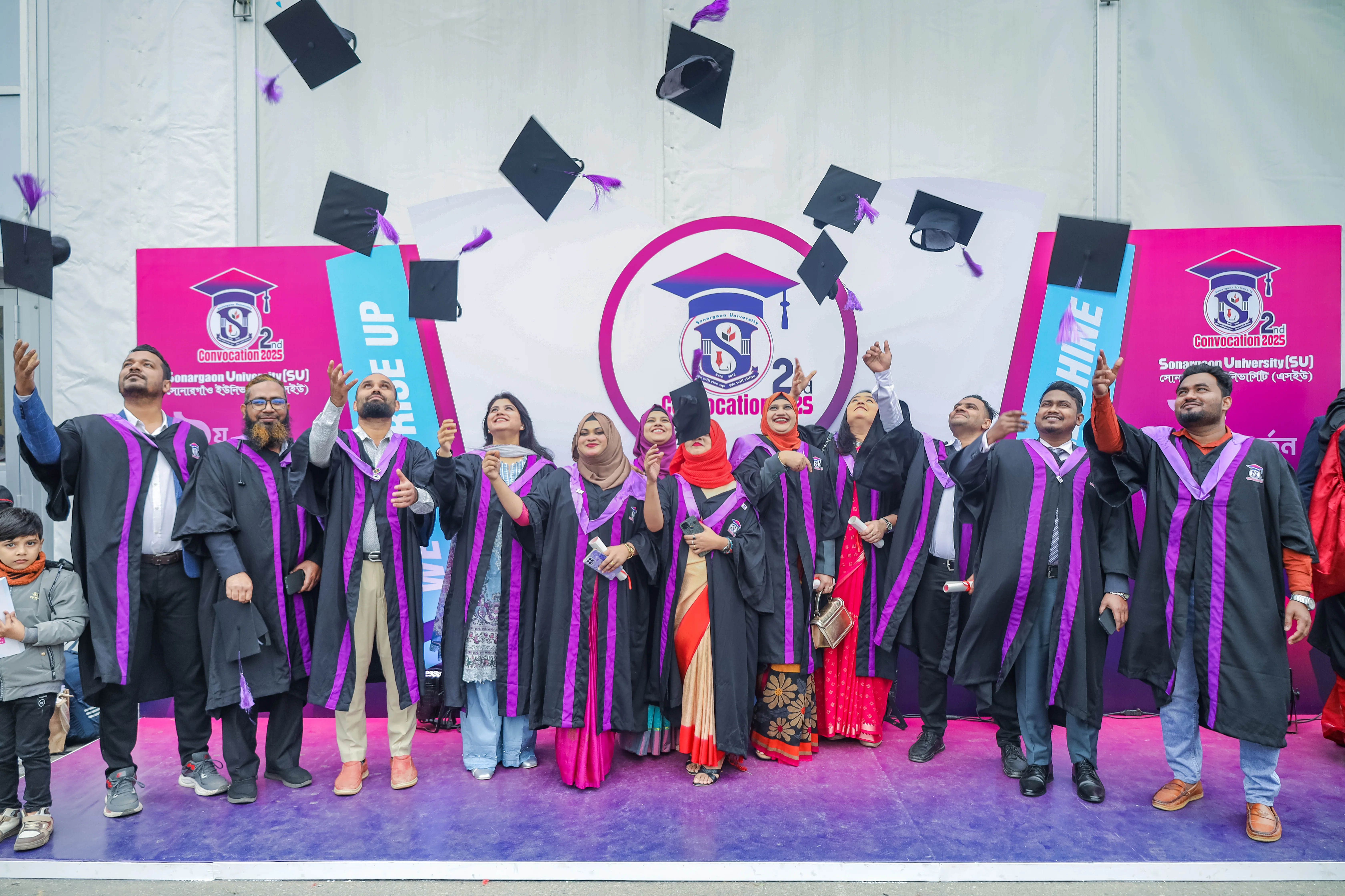 Sonargaon University Bachelor of Business Administration students and faculty